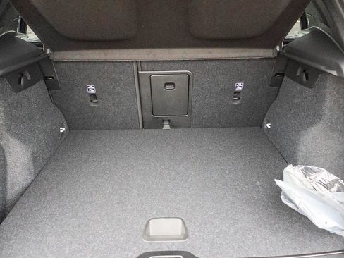 New 2026 Volvo XC40 B4 Core w/ Climate Package image 27