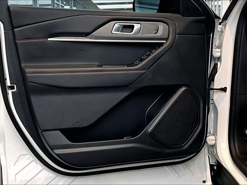 Used 2025 Ford Explorer ST-Line image 21