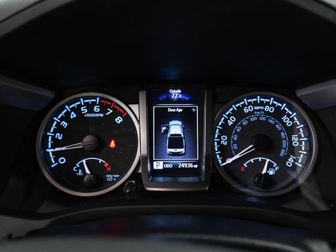 Used 2022 Toyota Tacoma SR5 AWD/4WD image 28