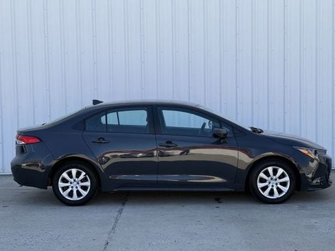 Used 2023 Toyota Corolla LE image 3