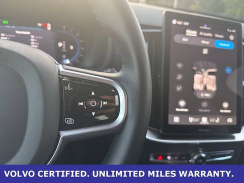 Certified 2025 Volvo XC90 B6 Plus image 24