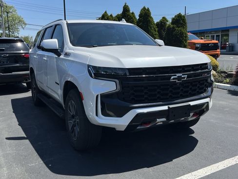 Used 2023 Chevrolet Tahoe Z71 w/ Luxury Package AWD/4WD image 2
