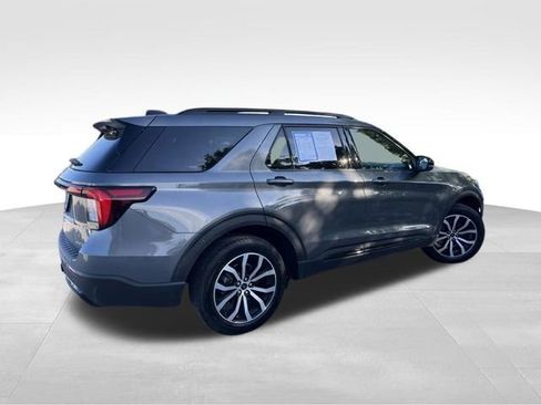Used 2025 Ford Explorer ST-Line AWD/4WD image 6