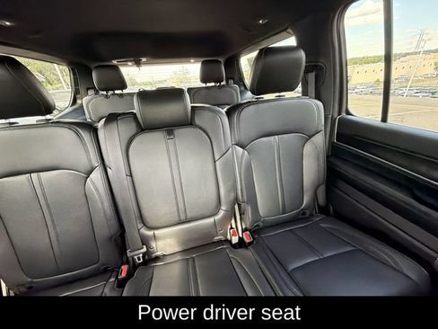 Used 2023 Jeep Wagoneer 4WD image 16