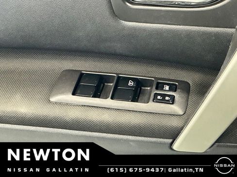 Used 2015 Nissan Rogue S FWD image 27