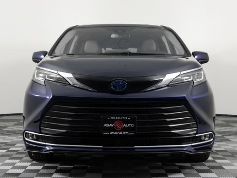 Used 2023 Toyota Sienna XLE image 12