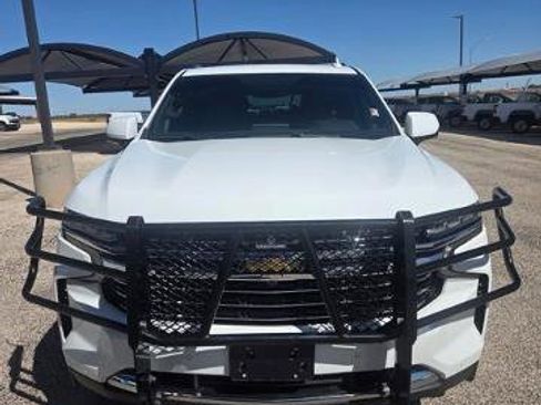 Used 2024 Chevrolet Suburban LT w/ Luxury Package image 2