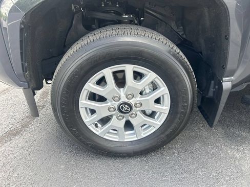Certified 2025 Toyota Tacoma SR5 AWD/4WD image 29