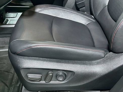 Used 2025 Toyota Sienna XSE w/ XSE Plus Package FWD image 17