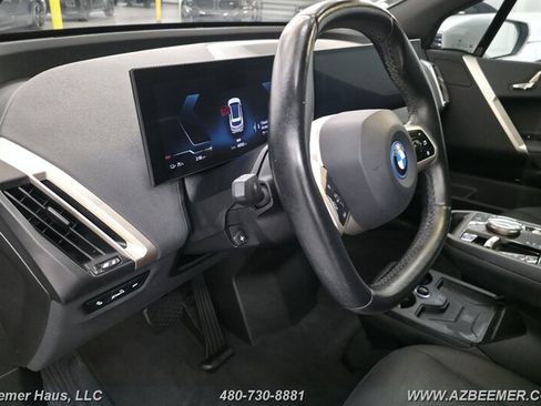 Used 2023 BMW iX xDrive50 w/ Sport Package AWD/4WD image 21