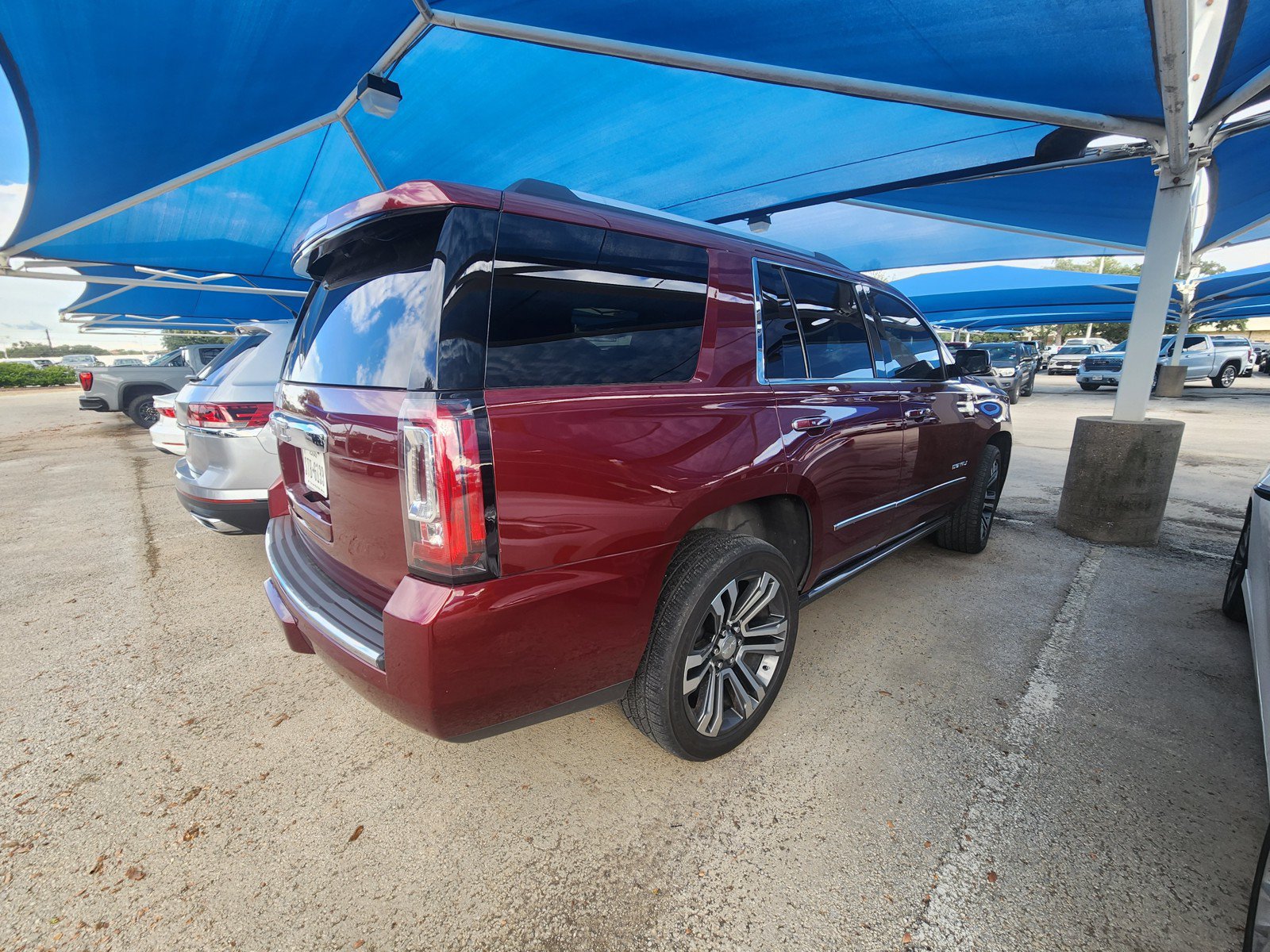 Used 2019 GMC Yukon Denali w/ Denali Ultimate Package AWD/4WD image 4
