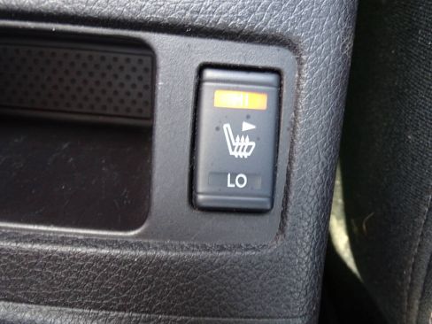 Used 2015 Nissan Rogue AWD w/ SV Moonroof Package image 29