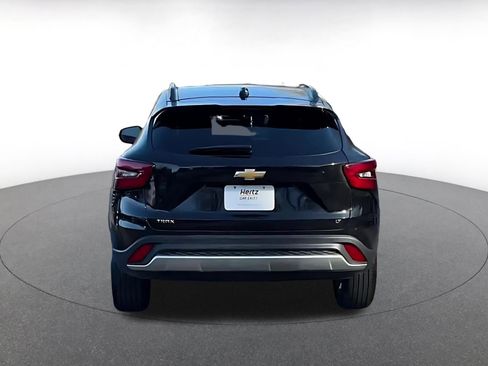 Used 2025 Chevrolet Trax LT w/ LT Convenience Package image 11