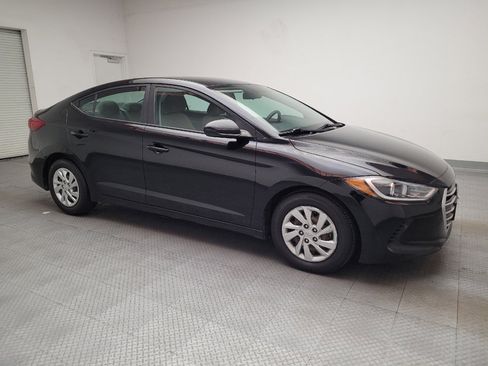 Used 2017 Hyundai Elantra SE image 11