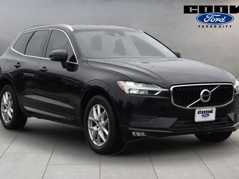 Used 2021 Volvo XC60 T5 Momentum w/ Premium Package FWD image 2