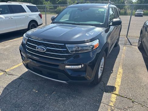 Used 2024 Ford Explorer XLT w/ Equipment Group 202A AWD/4WD image 1