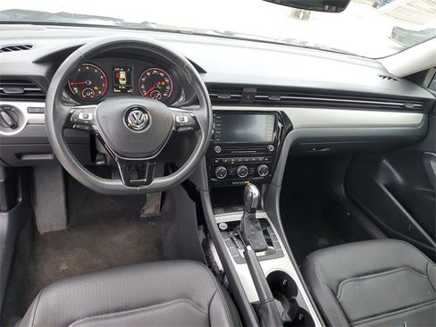 Used 2022 Volkswagen Passat 2.0T SE image 9
