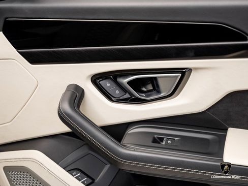 Used 2022 Lamborghini Urus image 38