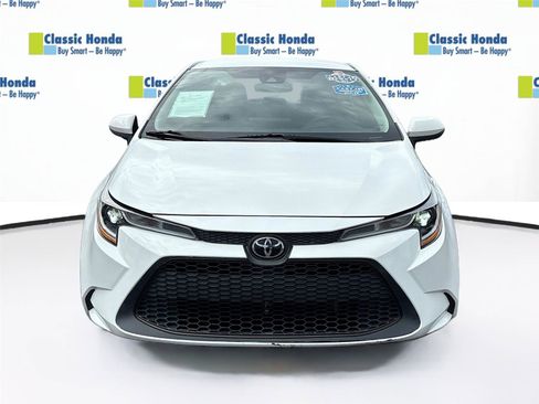 Used 2020 Toyota Corolla L FWD image 2
