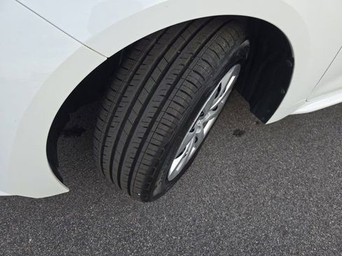 Used 2021 Toyota Corolla LE image 28