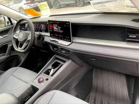 New 2026 Volkswagen Tiguan SE AWD/4WD image 10
