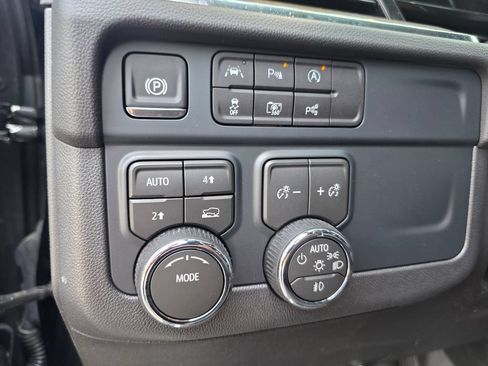 Used 2026 Chevrolet Tahoe High Country AWD/4WD image 17