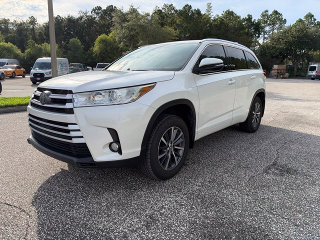 Used 2017 Toyota Highlander XLE AWD/4WD image 2
