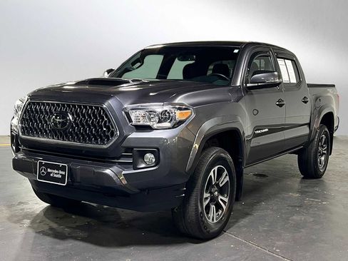 Used 2018 Toyota Tacoma TRD Sport AWD/4WD image 7