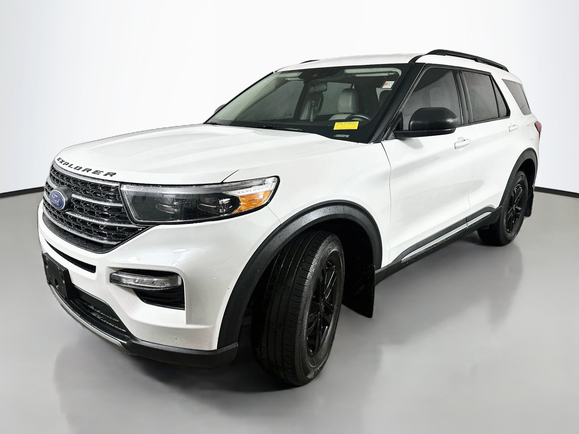Used 2023 Ford Explorer XLT w/ Equipment Group 202A AWD/4WD image 3