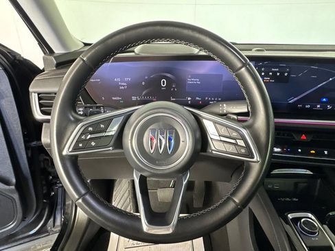 Certified 2025 Buick Envision Preferred AWD/4WD image 19