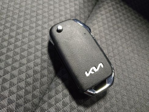 Used 2025 Kia Soul LX FWD image 32
