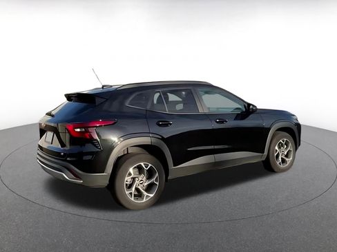 Used 2025 Chevrolet Trax LT image 12