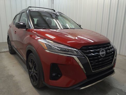 Used 2022 Nissan Kicks SR w/ Interior Electronics Package FWD image 13