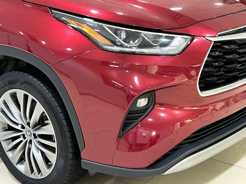 Used 2021 Toyota Highlander Platinum image 2