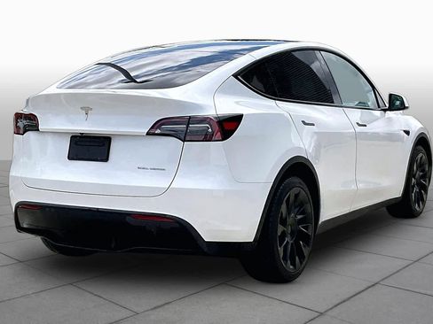 Used 2023 Tesla Model Y AWD image 11