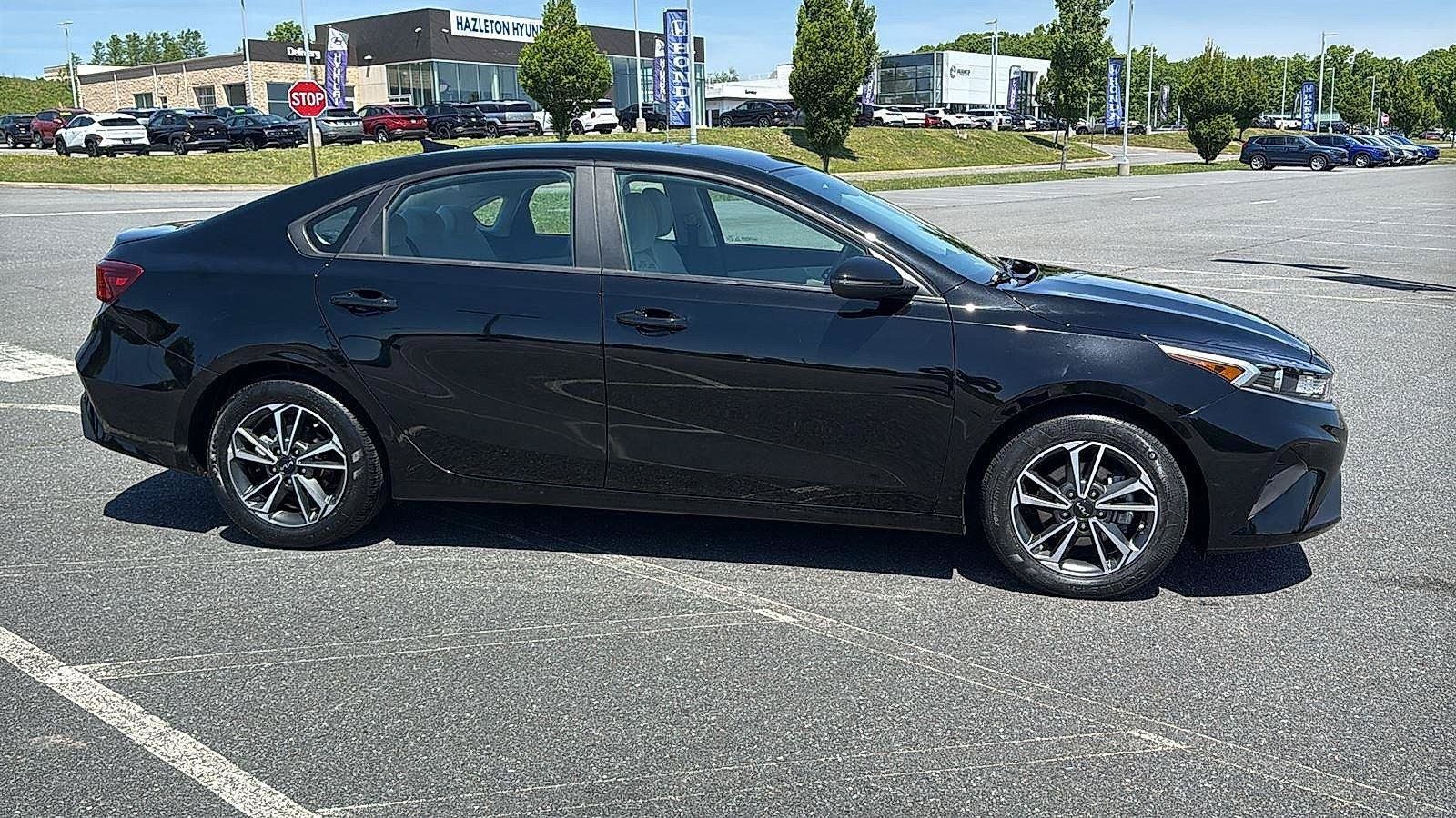 Used 2023 Kia Forte LXS w/ LXS Technology Package FWD image 3