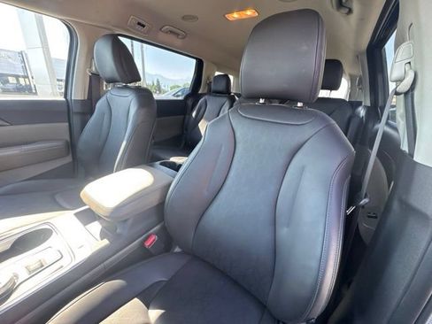 Used 2026 Kia Carnival LXS FWD image 16