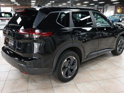 Used 2024 Nissan Rogue SV AWD/4WD image 5