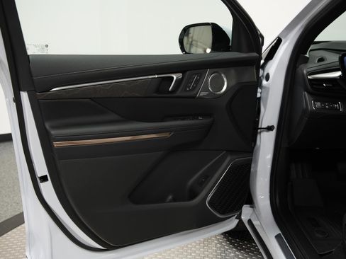 New 2026 Buick Enclave Avenir image 21