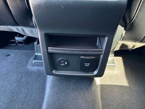Used 2022 Ford Edge Titanium AWD/4WD image 17