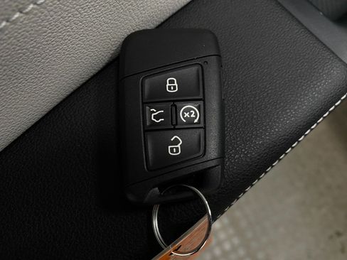 New 2026 Volkswagen Taos SEL image 30