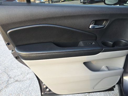 Used 2019 Honda Pilot LX image 33