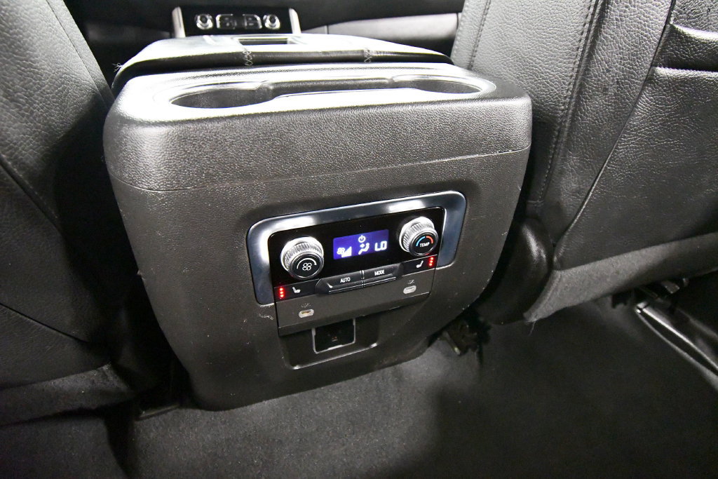 Used 2023 GMC Yukon XL Denali AWD/4WD image 16