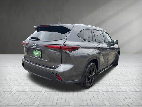 Used 2024 Toyota Highlander XLE image 5