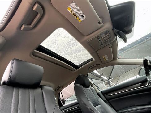 Used 2022 Honda Accord Touring image 13