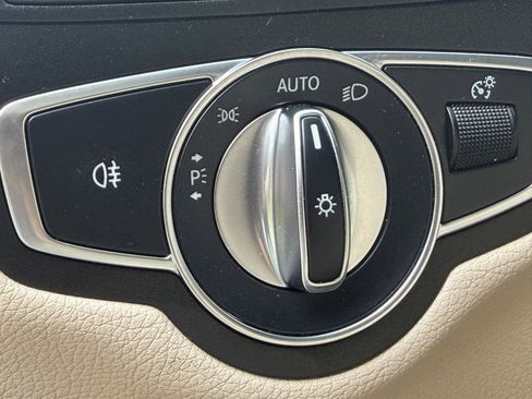 Used 2018 Mercedes-Benz GLC 300 4MATIC image 17