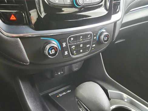 Used 2023 Chevrolet Traverse LT FWD image 26