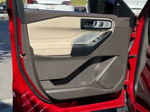 Used 2020 Ford Explorer Platinum w/ Premium Technology Package image 29