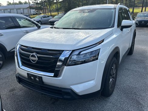 Used 2024 Nissan Pathfinder SV FWD image 1