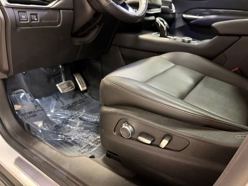 Used 2021 Cadillac XT4 Sport w/ Sun And Sound Package AWD/4WD image 10